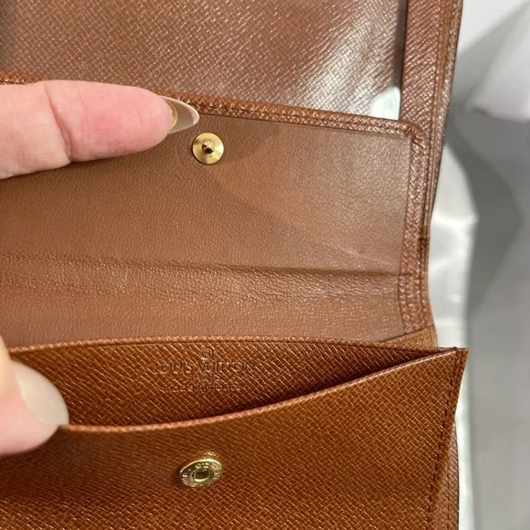 AUTHENTIC VINTAGE LOUIS VUITTON Monogram bifold wallet with box and dust cover🔥